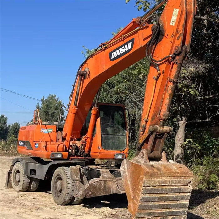 Düşük fiyatlı 22 ton kullanılmış Koreli tekerlekli kazıcı Doosan DX 210W-7 daha kısa çalışma saatleri ile