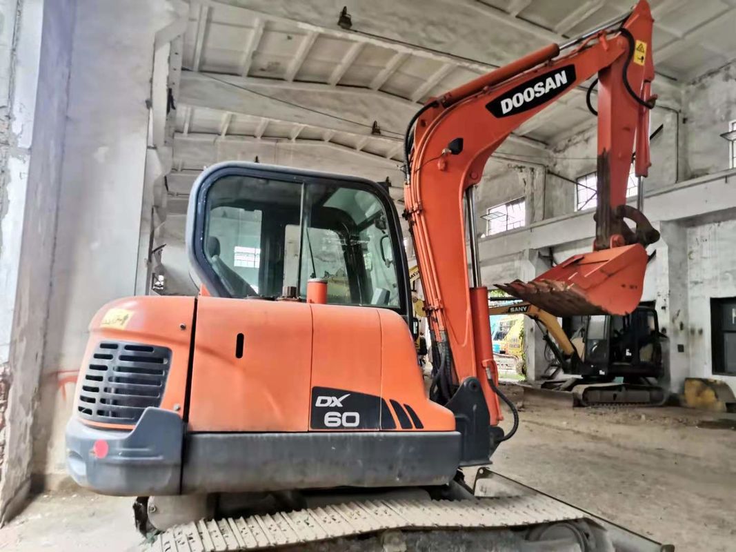 6 ton iş için hazır ve deneyimli Kore ithal DOOSAN DX60 kullanılmış iyi durumda