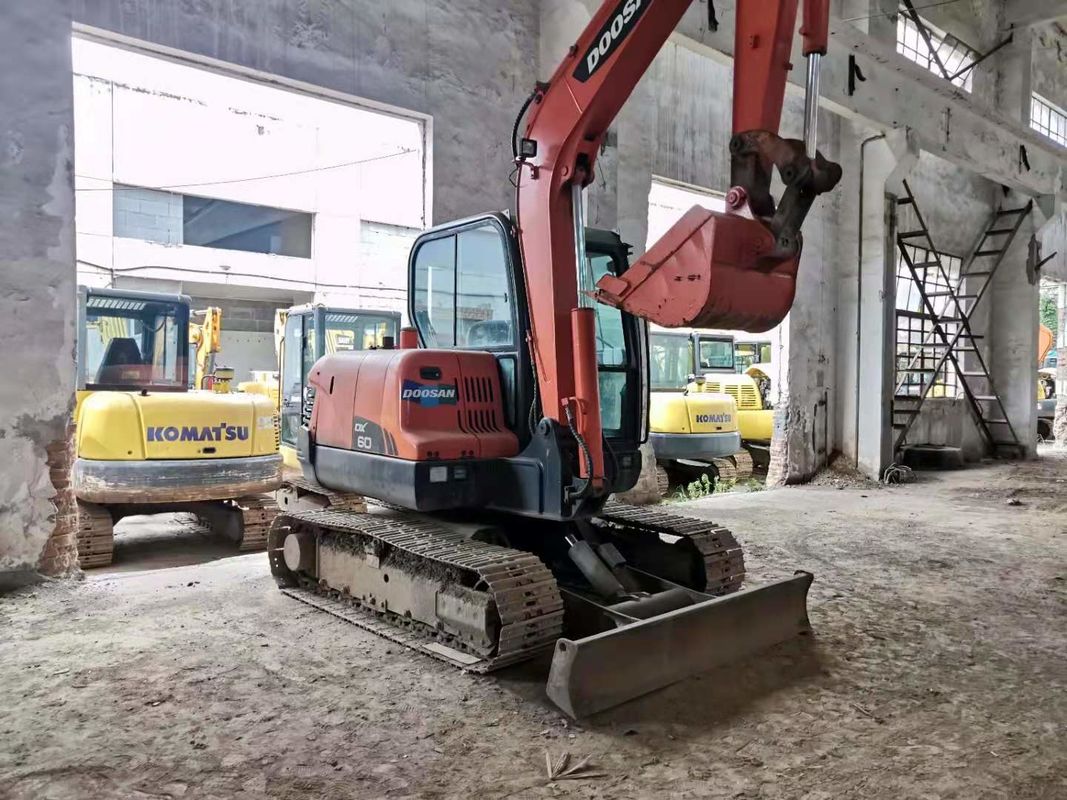 6 ton iş için hazır ve deneyimli Kore ithal DOOSAN DX60 kullanılmış iyi durumda
