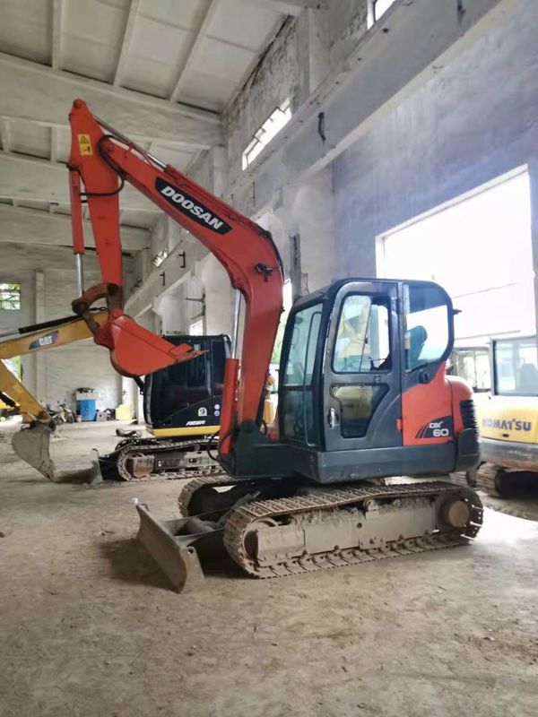 6 ton iş için hazır ve deneyimli Kore ithal DOOSAN DX60 kullanılmış iyi durumda