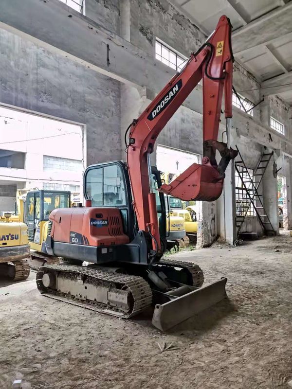6 ton iş için hazır ve deneyimli Kore ithal DOOSAN DX60 kullanılmış iyi durumda