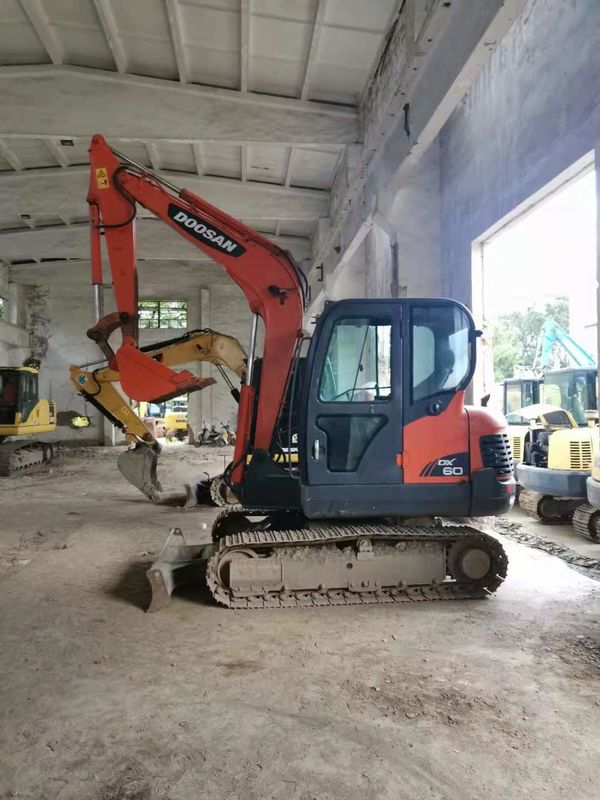 6 ton iş için hazır ve deneyimli Kore ithal DOOSAN DX60 kullanılmış iyi durumda