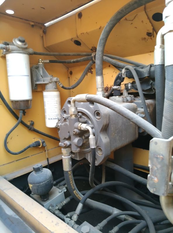 İsveç'ten yüksek kaliteli Volvo EC240 sürünen ekskavatör makinesi yeni kullanıldı.