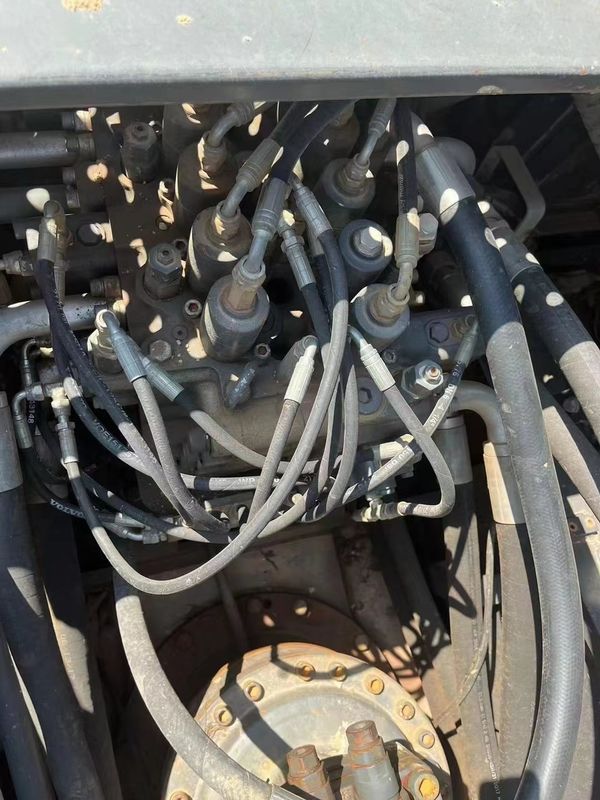 İsveç yüksek kaliteli Volvo EC350DL sürünen kazma makinesini neredeyse yeni kullanıyor