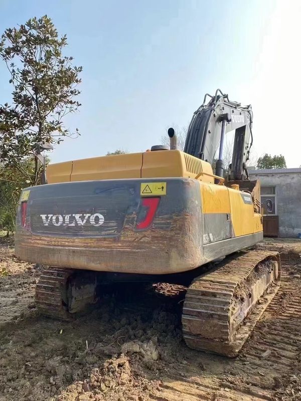 İsveç, yüksek kaliteli Volvo EC380 sürünen kazma makinesini neredeyse yeni kullanmıştı.