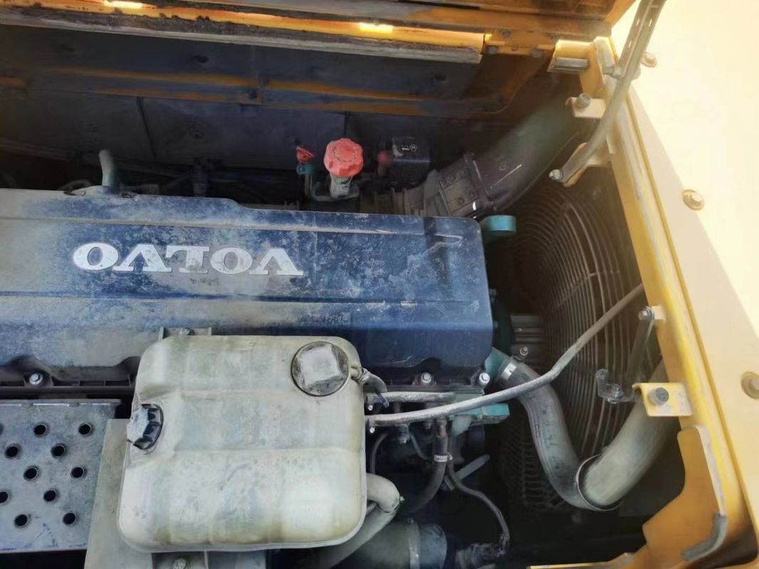 İsveç, yüksek kaliteli Volvo EC380 sürünen kazma makinesini neredeyse yeni kullanmıştı.