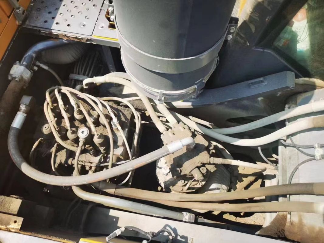 İsveç, yüksek kaliteli Volvo EC380 sürünen kazma makinesini neredeyse yeni kullanmıştı.