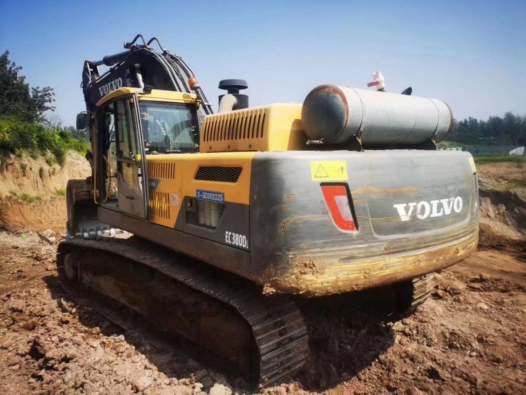 İsveç, yüksek kaliteli Volvo EC380 sürünen kazma makinesini neredeyse yeni kullanmıştı.