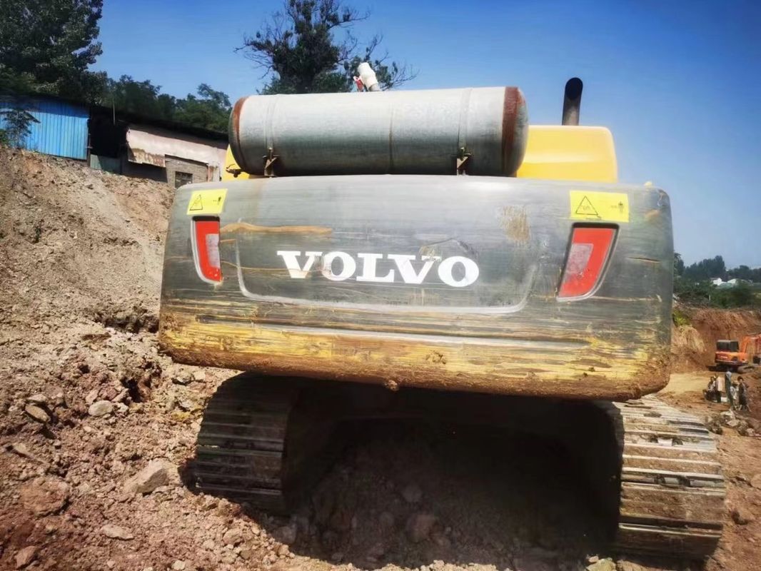 İsveç, yüksek kaliteli Volvo EC380 sürünen kazma makinesini neredeyse yeni kullanmıştı.