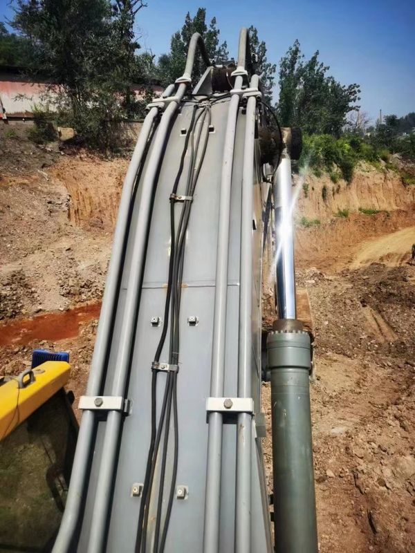 İsveç, yüksek kaliteli Volvo EC380 sürünen kazma makinesini neredeyse yeni kullanmıştı.