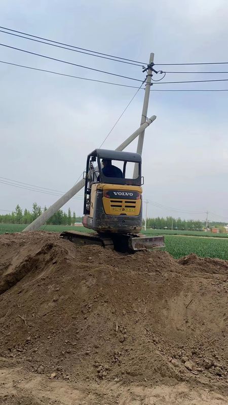 İsveç, yüksek kaliteli Volvo EC18D sürünen kazma makinesini neredeyse yeni kullanmış.