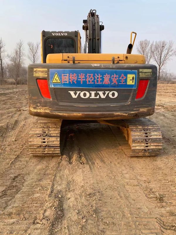 İsveç yüksek kaliteli Volvo EC140BL sürünen kazma makinesini ithal etti neredeyse yeni %100 hazır