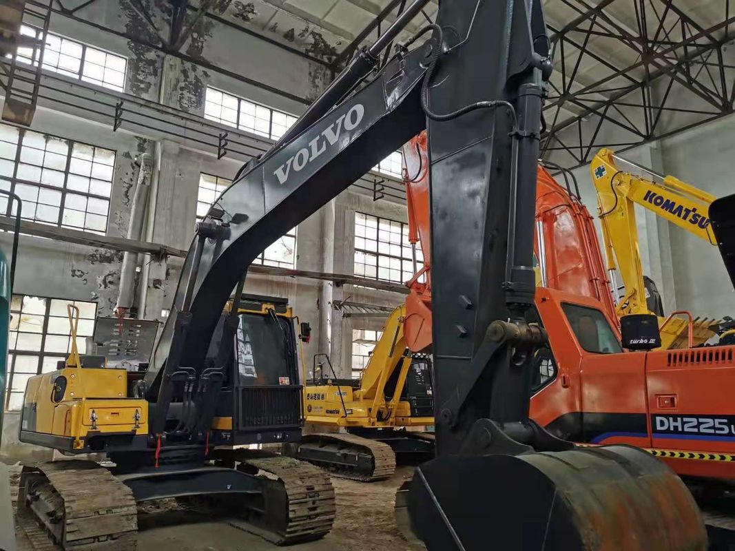 İsveç yüksek kaliteli Volvo EC200DL sürünen kazma makinesini ithal etti neredeyse yeni %100 hazır