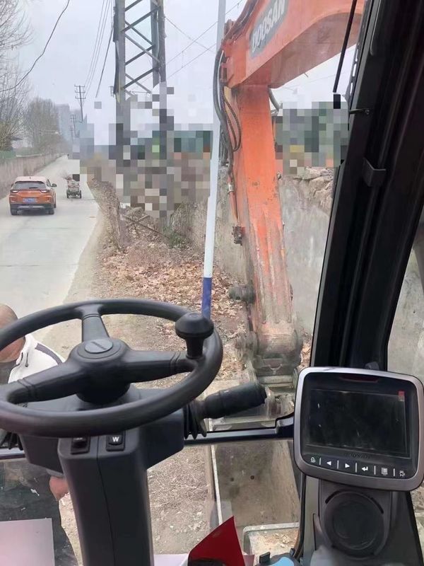 15 tonluk Kore, % 90 yeni Doosan DX 140W kullanılmış yüksek kaliteli ve en iyi performanslı tekerlekli kazık makinesi ithal etti.
