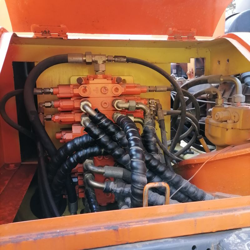 5 tonluk Kore, % 90 yeni Doosan DX 60W kullanılmış yüksek kaliteli ve en iyi performanslı tekerlekli kazık makinesi ithal etti.