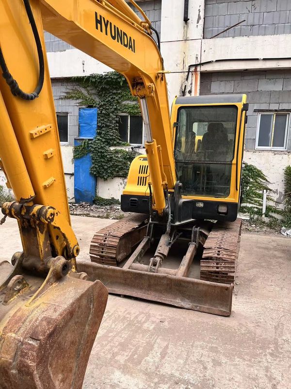 Kullanılmış Hyundai R60 Kovası Kapasitesi Max. 0.18 M3 5.6m Nakliye uzunluğu