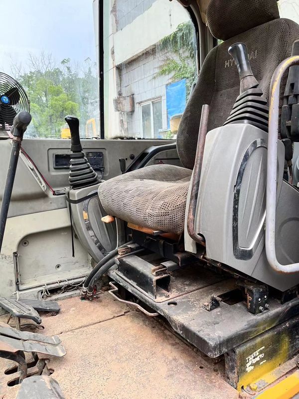 Kullanılmış Hyundai R60 Kovası Kapasitesi Max. 0.18 M3 5.6m Nakliye uzunluğu