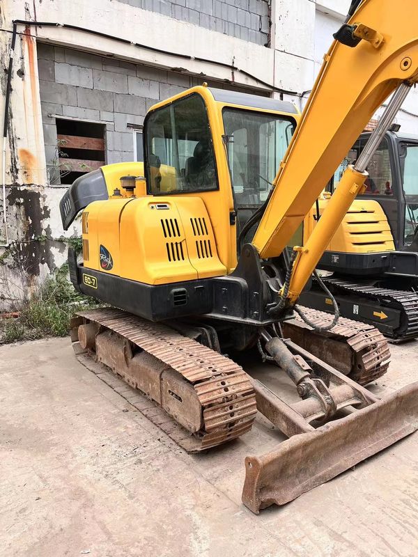 Kullanılmış Hyundai R60 Kovası Kapasitesi Max. 0.18 M3 5.6m Nakliye uzunluğu
