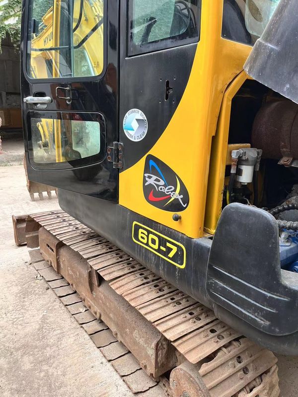 Kullanılmış Hyundai R60 Kovası Kapasitesi Max. 0.18 M3 5.6m Nakliye uzunluğu