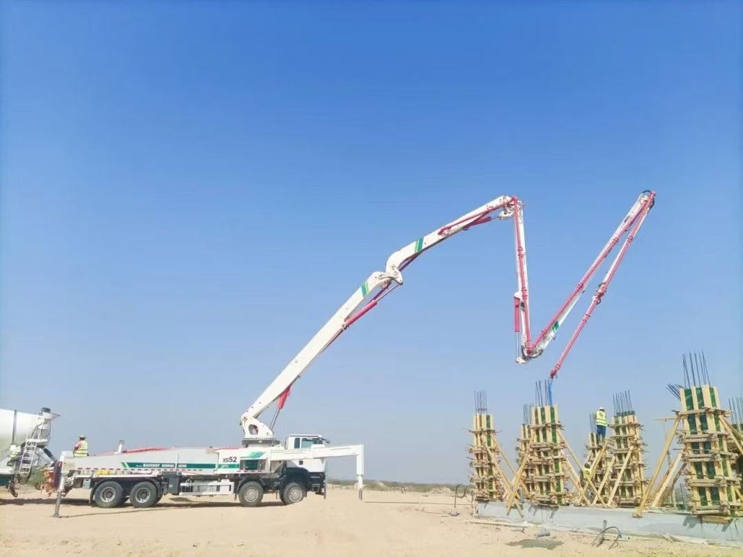 6×4 veya 8×4 sürücü çalışmaya hazır XCMG. HB37A beton teslimatı ve dökme için 37 m beton pompa kamyonu
