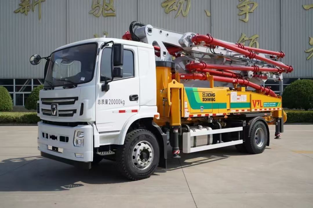 6×4 veya 8×4 sürücü çalışmaya hazır XCMG. HB37A beton teslimatı ve dökme için 37 m beton pompa kamyonu