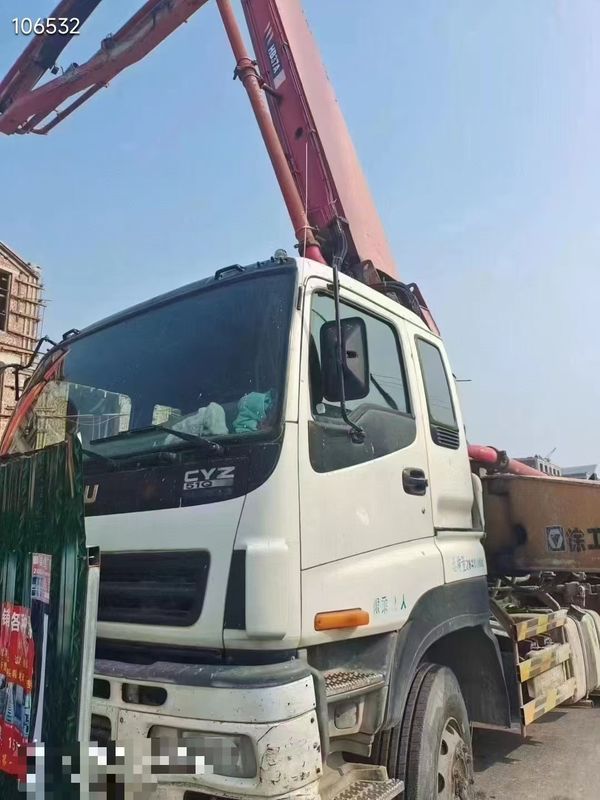 6×4 veya 8×4 sürücü çalışmaya hazır XCMG. HB37A beton teslimatı ve dökme için 37 m beton pompa kamyonu
