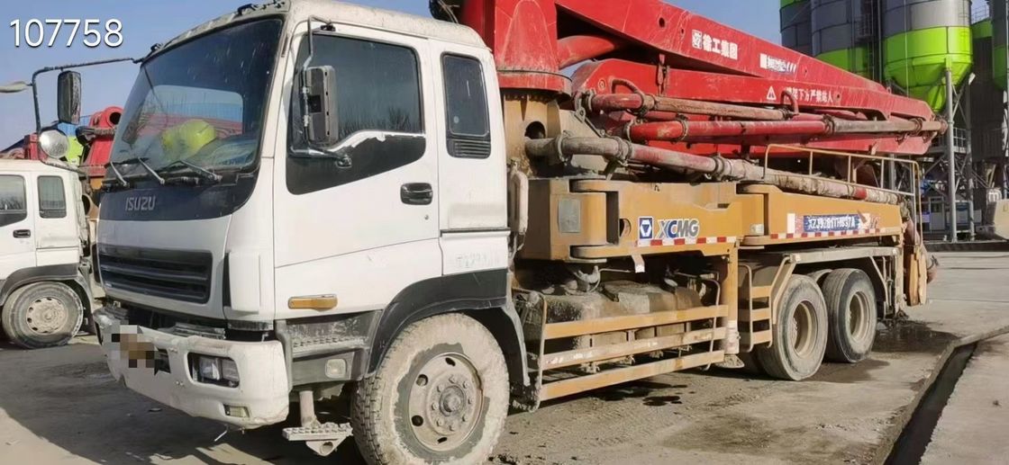 6×4 veya 8×4 sürücü çalışmaya hazır XCMG. HB37A beton teslimatı ve dökme için 37 m beton pompa kamyonu