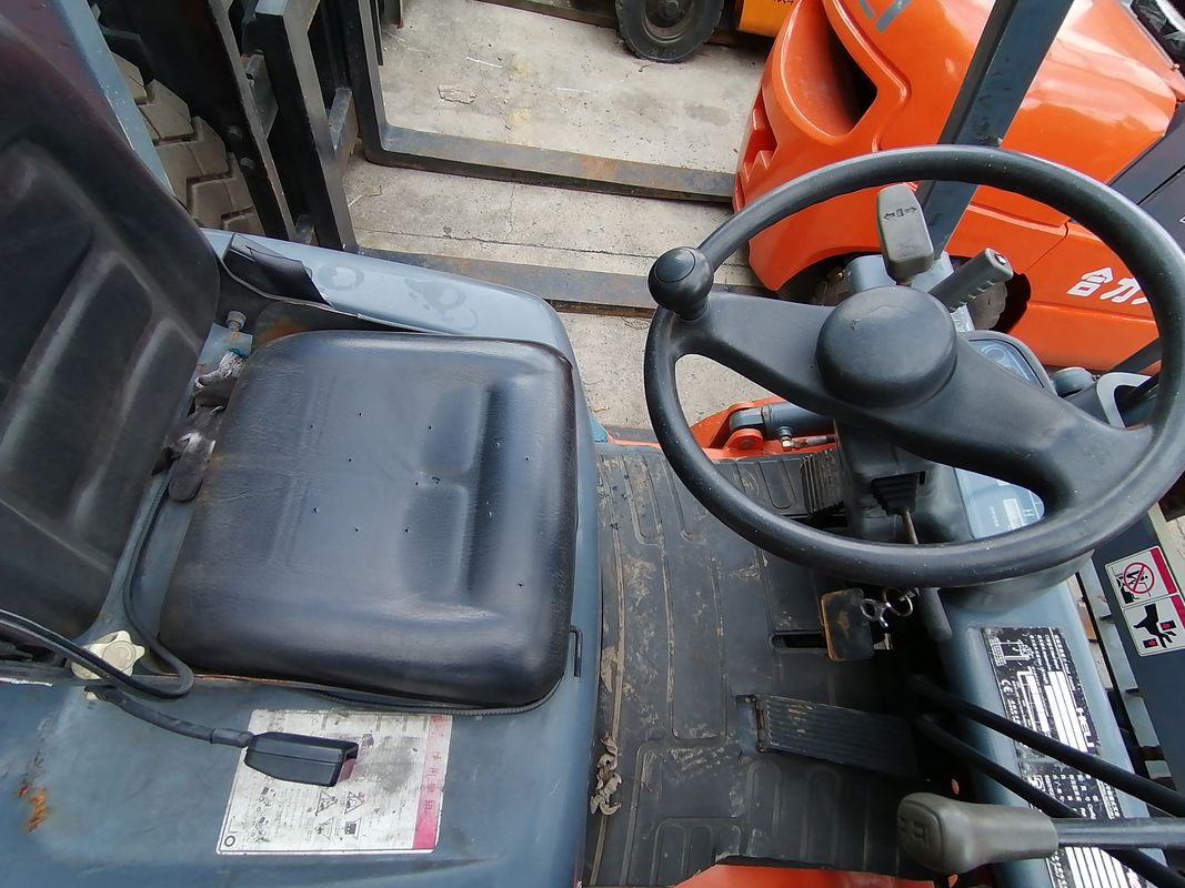 Kullanılmış kompakt elektrikli çatal kaldırıcı HELI CPCD15 Çatal kaldırıcı Motor gücü 1,5 ton