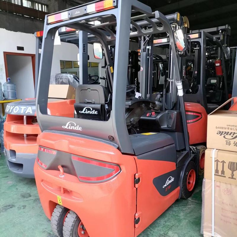 Çince Kullanılmış kompakt elektrikli çatal kaldırıcı Linde CPDT Çatal kaldırıcı Motor gücü 1.5-2 ton