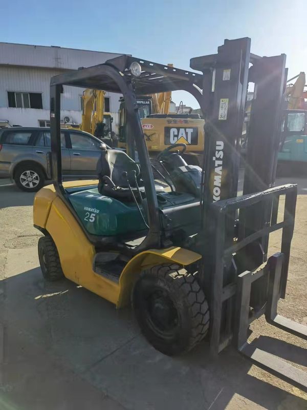 Japonya Kullanılan kompakt elektrikli forklift Komatsu 2.5 ton Forklift Motor gücü
