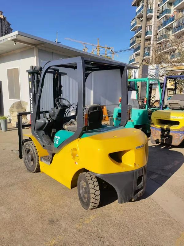 Japonya Kullanılan kompakt elektrikli forklift Komatsu 2.5 ton Forklift Motor gücü
