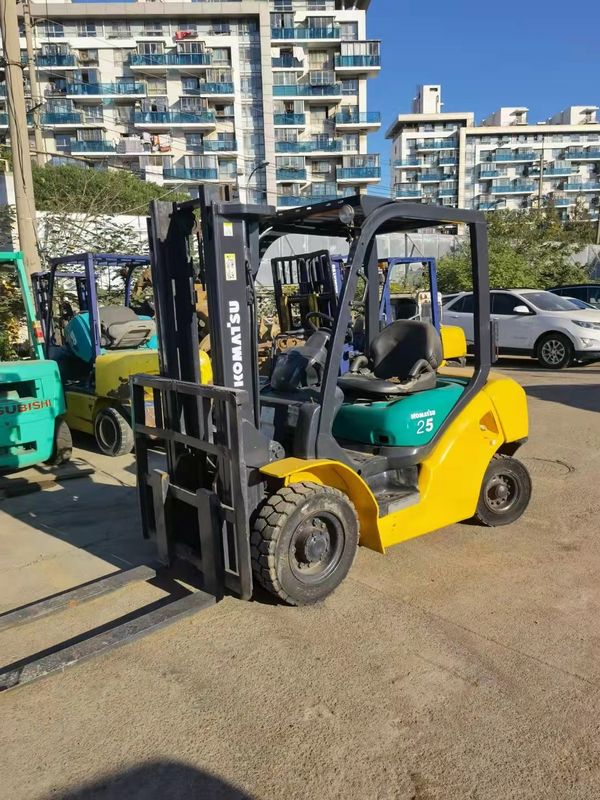 Japonya Kullanılan kompakt elektrikli forklift Komatsu 2.5 ton Forklift Motor gücü