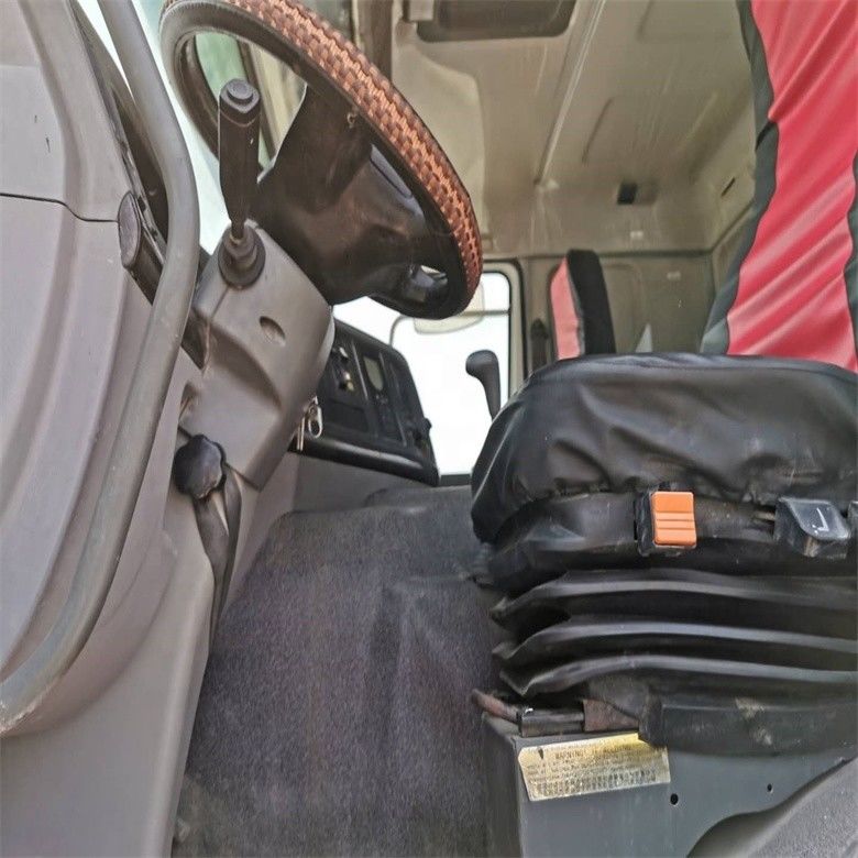 Sino Kamyon HOWO 6x4 Su Kamyonu 12-16m Serpilme Alanı 25000kg Brüt Araç Ağırlığı