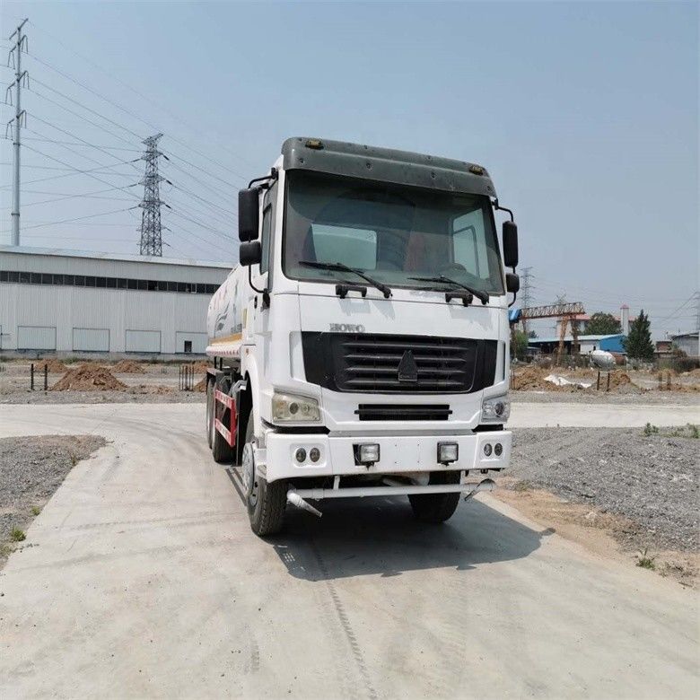 Karbon çelik tank Isuzu Howo Su Kamyonu Mükemmel durum Japon ithal ikinci el