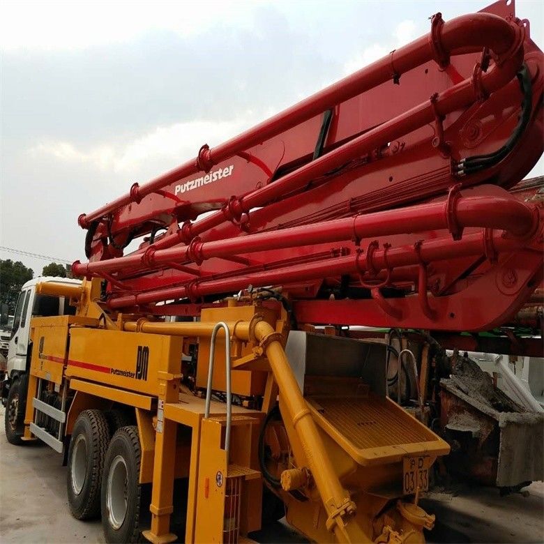 Sarı Kullanılmış Şasi Putzmeister Beton Pompa Kamyonu 37 Metre 12M3/H verimlilik