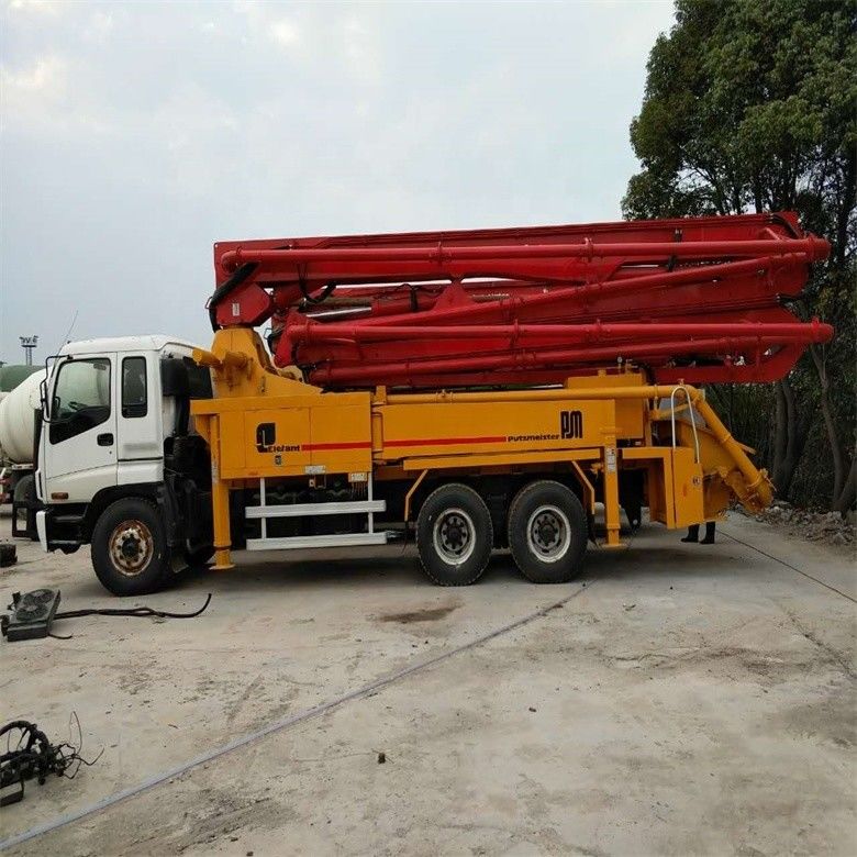 Sarı Kullanılmış Şasi Putzmeister Beton Pompa Kamyonu 37 Metre 12M3/H verimlilik