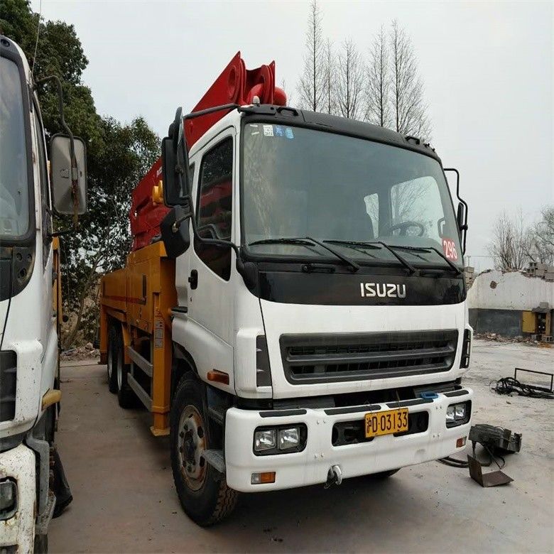 Sarı Kullanılmış Şasi Putzmeister Beton Pompa Kamyonu 37 Metre 12M3/H verimlilik