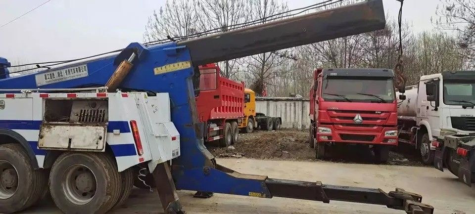 4x2/6x2/6x4/8x4/8x6/4x4/6x6 Yüksek Güçlü Sürüş Tipi Çöpçatan Kamyon