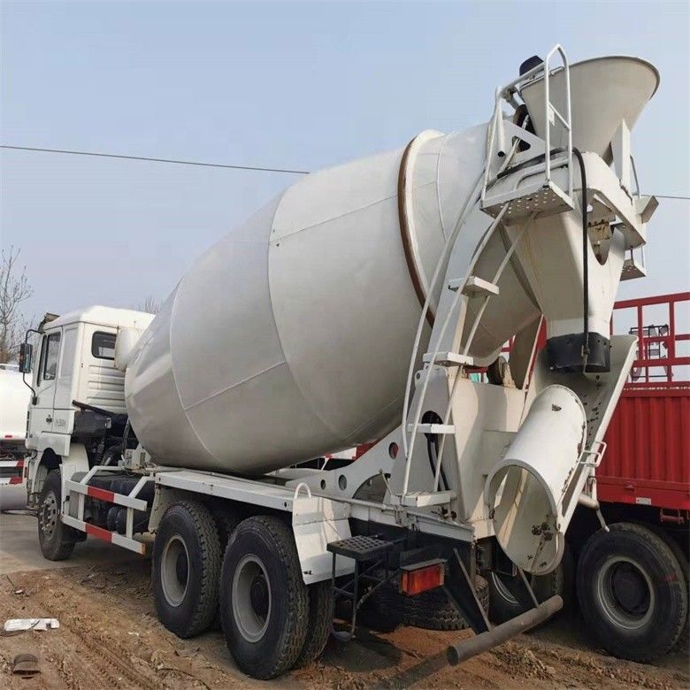 İkinci El Shacman F3000 Beton Çimento Karıştırıcı Kamyonu 20 r / min Karıştırma Davul Hızı ile