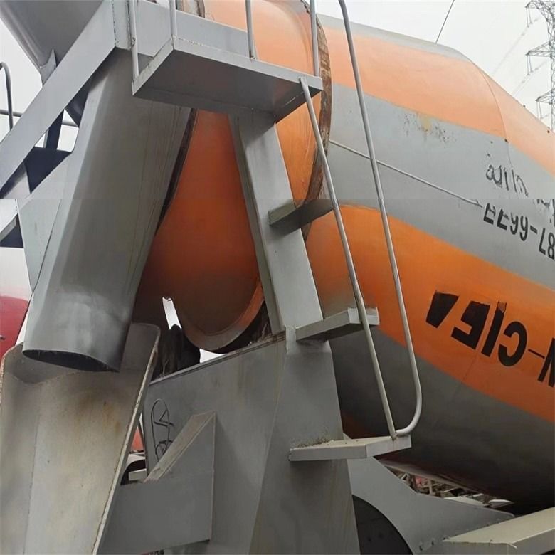 İnşaat İşleri 6*4 Howo Çimento Kamyonu Karıştırıcı 371 Hp 375hp Karıştırma Gücü