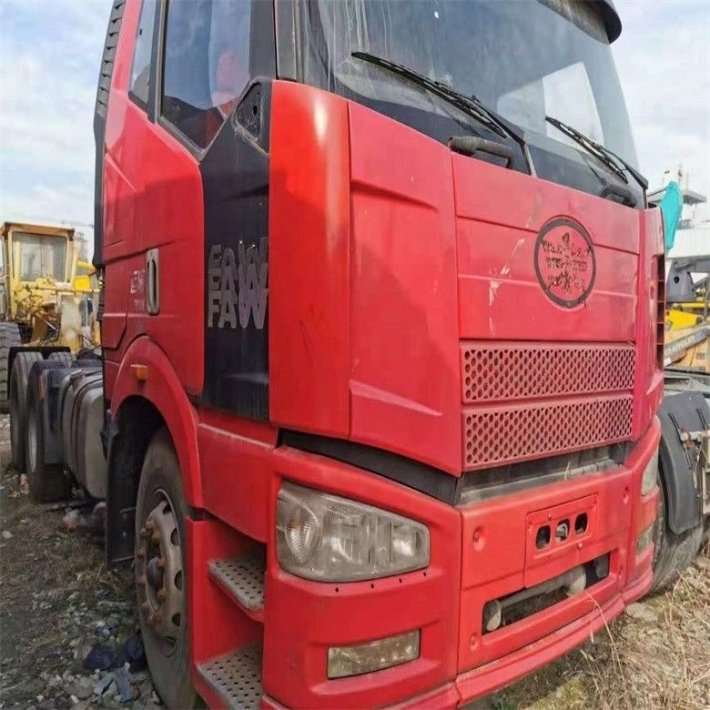 FAW kullanılmış traktör kamyonu 6x4 El şanzımanlı ve iyi durumda kamyon başı