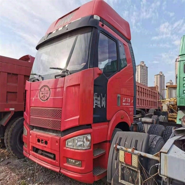 FAW kullanılmış traktör kamyonu 6x4 El şanzımanlı ve iyi durumda kamyon başı