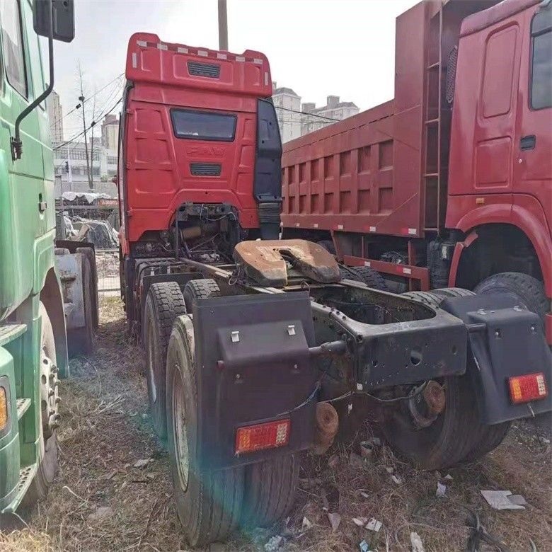 FAW kullanılmış traktör kamyonu 6x4 El şanzımanlı ve iyi durumda kamyon başı