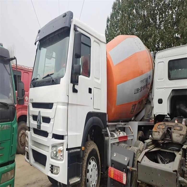 7M3/Saat Üretkenlik Kullanılan HOWO Beton Karıştırma Kamyonu 6*4 371HP 375HP iyi durumda