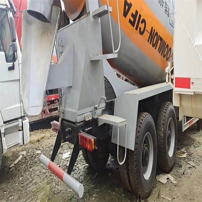7M3/Saat Üretkenlik Kullanılan HOWO Beton Karıştırma Kamyonu 6*4 371HP 375HP iyi durumda