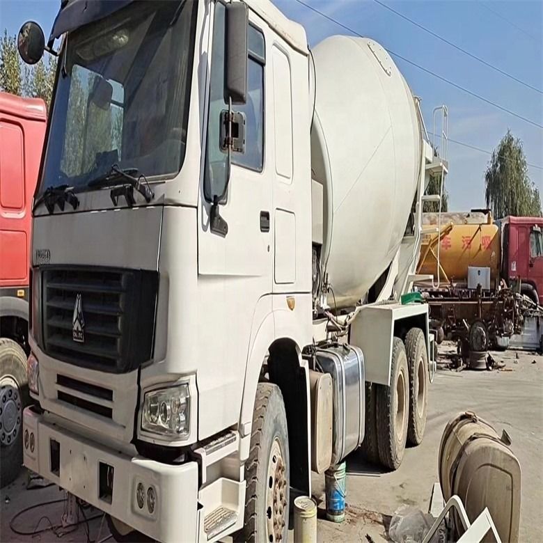 7M3/Saat Üretkenlik Kullanılan HOWO Beton Karıştırma Kamyonu 6*4 371HP 375HP iyi durumda