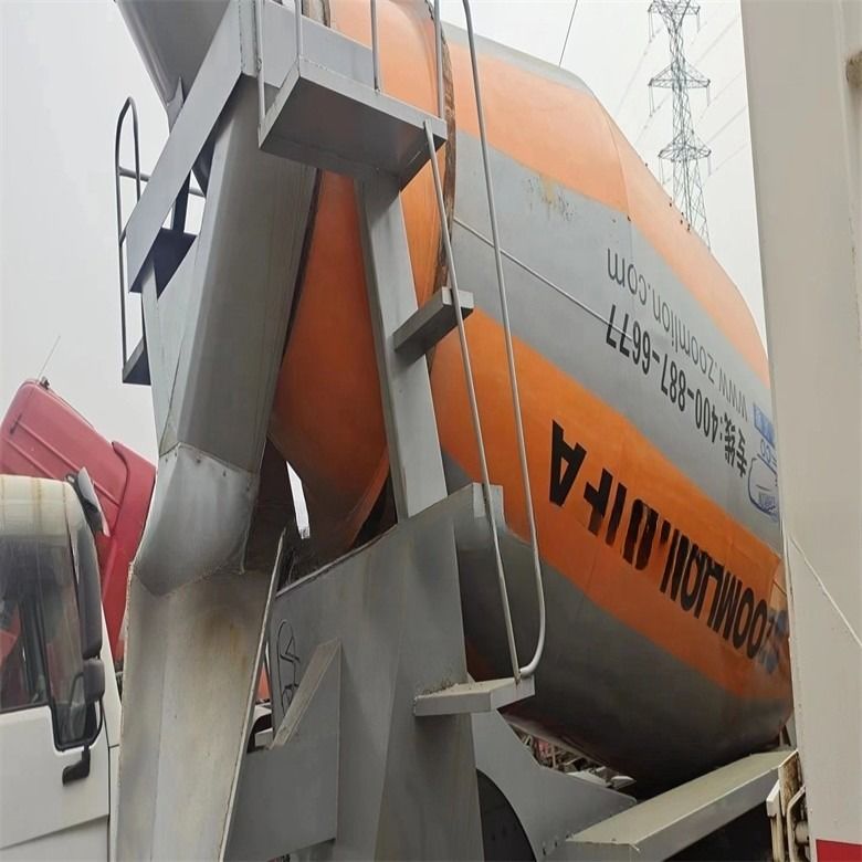 7M3/Saat Üretkenlik Kullanılan HOWO Beton Karıştırma Kamyonu 6*4 371HP 375HP iyi durumda