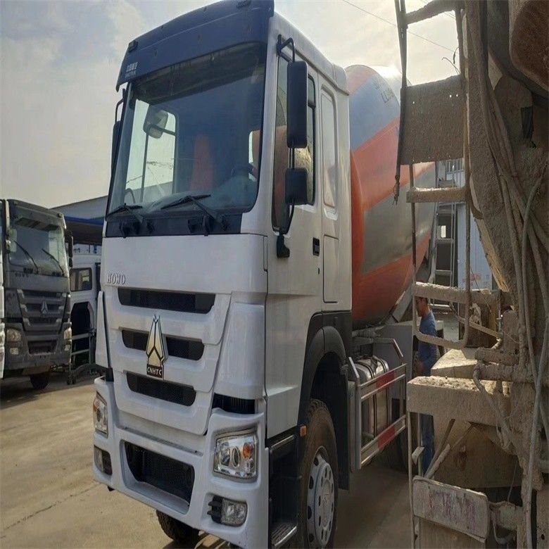 7M3/Saat Üretkenlik Kullanılan HOWO Beton Karıştırma Kamyonu 6*4 371HP 375HP iyi durumda