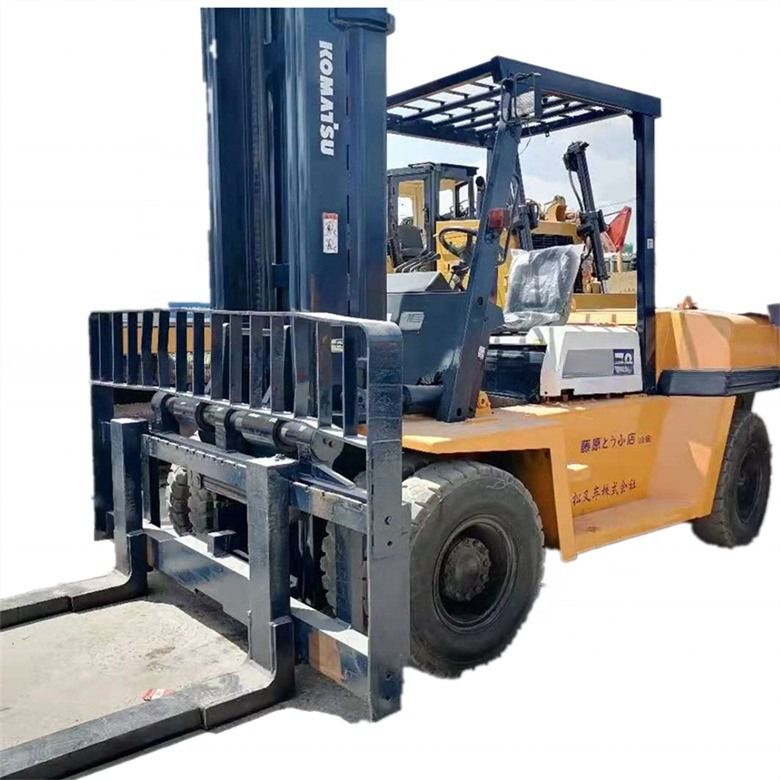 İkinci El Japonya Yapımı Komatsu FD70 Dizel Çatal 7000 kg yükleme kapasitesi ile