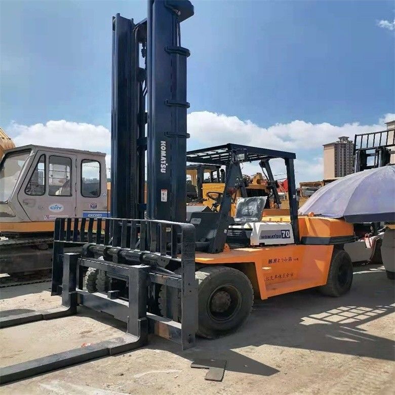 İkinci El Japonya Yapımı Komatsu FD70 Dizel Çatal 7000 kg yükleme kapasitesi ile